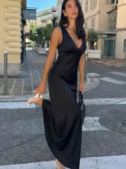 Robe longue nuisette noire à col en V et bordure en dentelle pour femme 2026