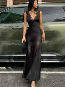 Robe longue nuisette noire à col en V et bordure en dentelle pour femme 2026