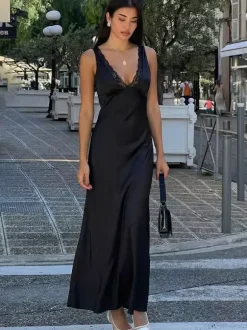 Robe longue nuisette noire à col en V et bordure en dentelle pour femme 2026