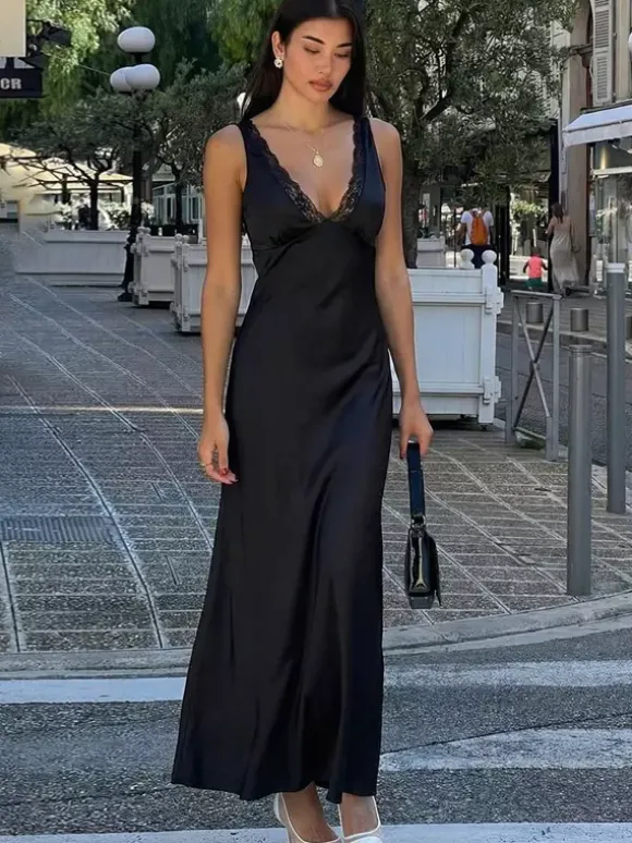 Robe longue nuisette noire à col en V et bordure en dentelle pour femme 2026
