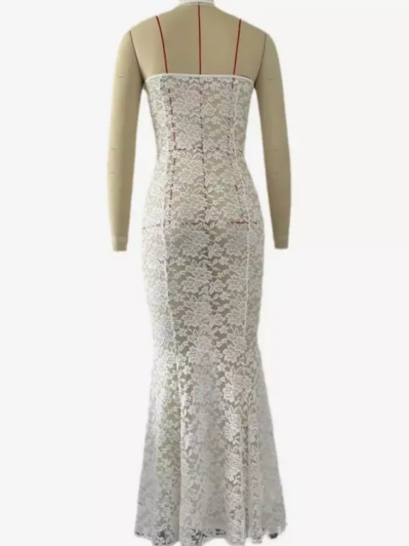 Robe longue sirène en dentelle blanche avec détails découpés 2026
