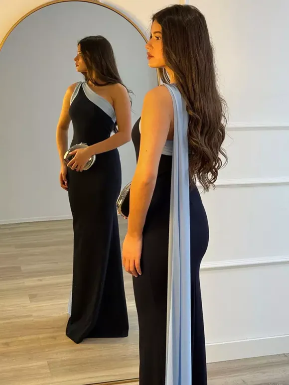 Robe maxi noire chic sans manches à une épaule pour femme idéale au quotidien.