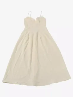 Robe maxi sans manches à bretelles col montant taille haute dos nu plissée couleur abricot.