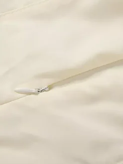 Robe maxi sans manches à bretelles col montant taille haute dos nu plissée couleur abricot.