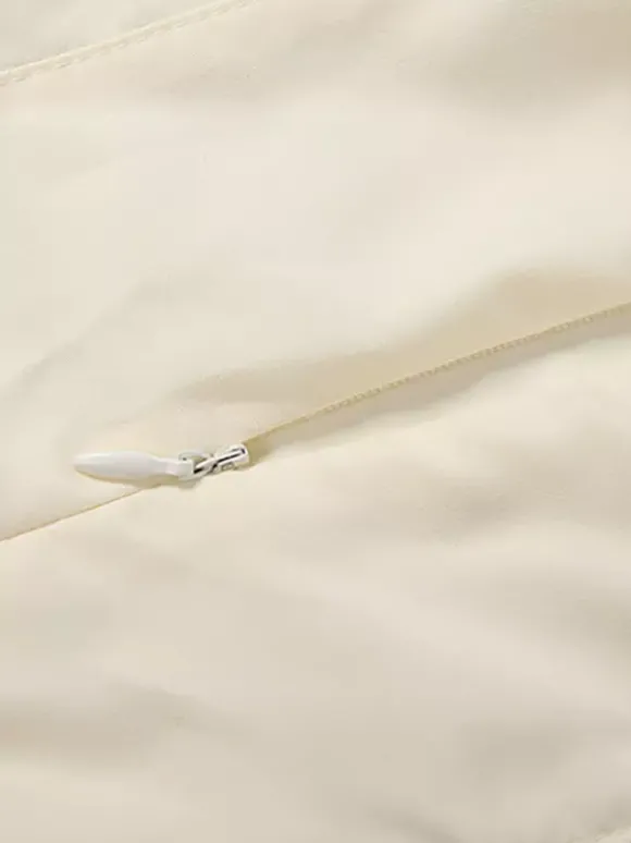 Robe maxi sans manches à bretelles col montant taille haute dos nu plissée couleur abricot.