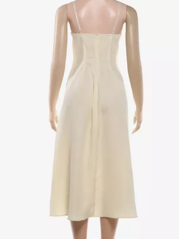 Robe maxi sans manches à bretelles col montant taille haute dos nu plissée couleur abricot.