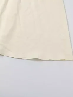 Robe maxi sans manches à bretelles col montant taille haute dos nu plissée couleur abricot.