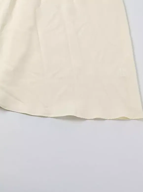 Robe maxi sans manches à bretelles col montant taille haute dos nu plissée couleur abricot.