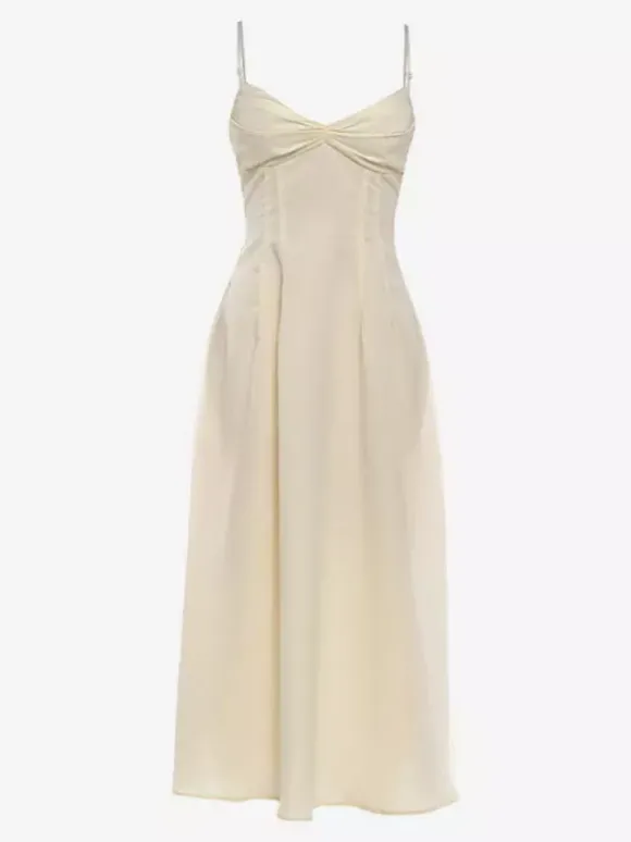 Robe maxi sans manches à bretelles col montant taille haute dos nu plissée couleur abricot.