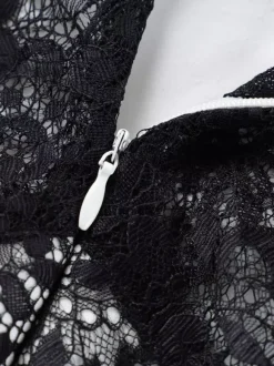 Robe maxi sans manches à col halter empiècements en dentelle et couleurs contrastées pour femme 2026