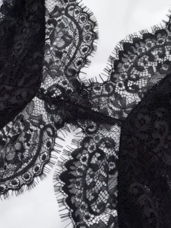 Robe maxi sans manches à col halter empiècements en dentelle et couleurs contrastées pour femme 2026