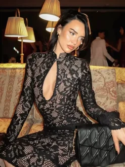 Robe midi moulante en dentelle pour femme - Robe fourreau noire vintage à manches cloche et fente au dos - Idéale pour un cocktail de printemps 2026