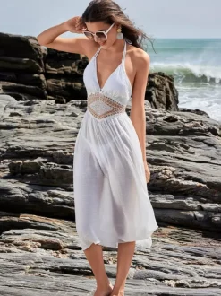 Robe mi-longue blanche cache-c艙ur à col licou pour la plage d'été 2026