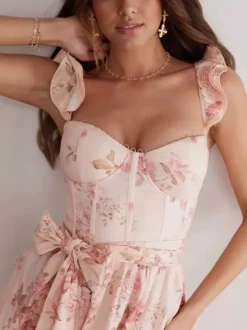 Robe mi-longue fleurie sans manches décolleté en c艙ur et fente haute été 2026