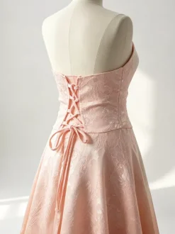 Robe mi-longue à fleurs rose pâle col licou coupe trapèze style vintage pour femme 2026