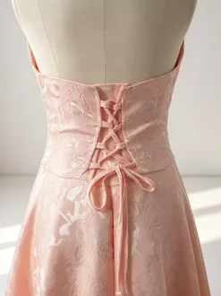 Robe mi-longue à fleurs rose pâle col licou coupe trapèze style vintage pour femme 2026