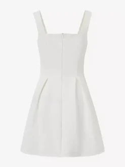 Robe mini blanche sans manches coupe trapèze évasée collection femme 2026
