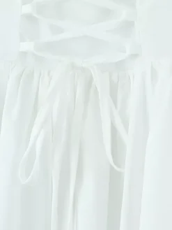 Robe mini-corset jaune beurre sans manches avec bordure en dentelle et dos lacé 2026