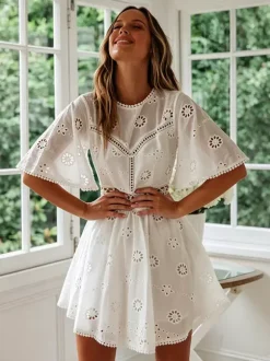 Robe mini dos nu à 艙illets blancs pour femme - Robe d'été bohème en coton coupe évasée et manches bouffantes - Idéale pour les vacances d'été à la plage 2026