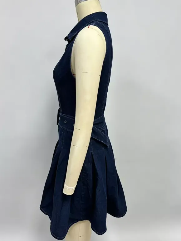 Robe mini en jean sans manches pour femme - Robe patineuse en jean plissée ceinturée et boutonnée style années 2000 - Idéale pour un pique-nique décontracté l'été 2026