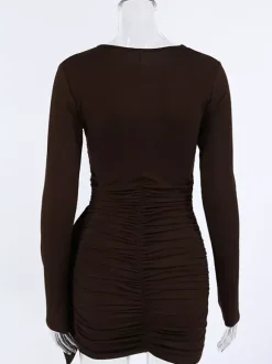 Robe moulante chic couleur café pour femme - Coupe mini à manches longues et fronces sexy - Tenue minimaliste pour le printemps 2026