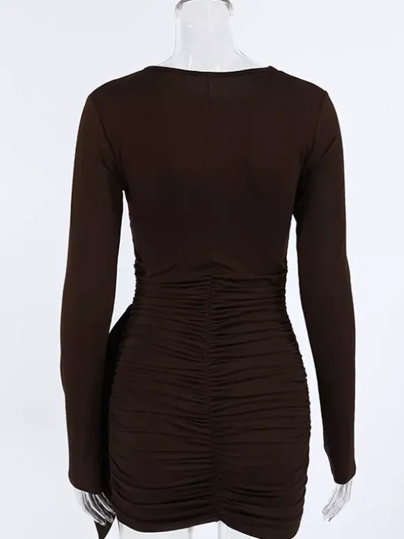 Robe moulante chic couleur café pour femme - Coupe mini à manches longues et fronces sexy - Tenue minimaliste pour le printemps 2026