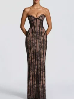 Robe moulante maxi en dentelle sans manches dos nu et bustier couleur bordeaux sexy idéale pour une soirée en amoureux.