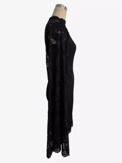 Robe moulante mini en dentelle florale à manches cape et col montant pour femme 2026