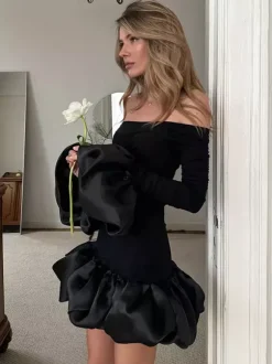 Robe moulante mini à épaules dénudées ourlet bouffant et froncée manches longues collection femme 2026