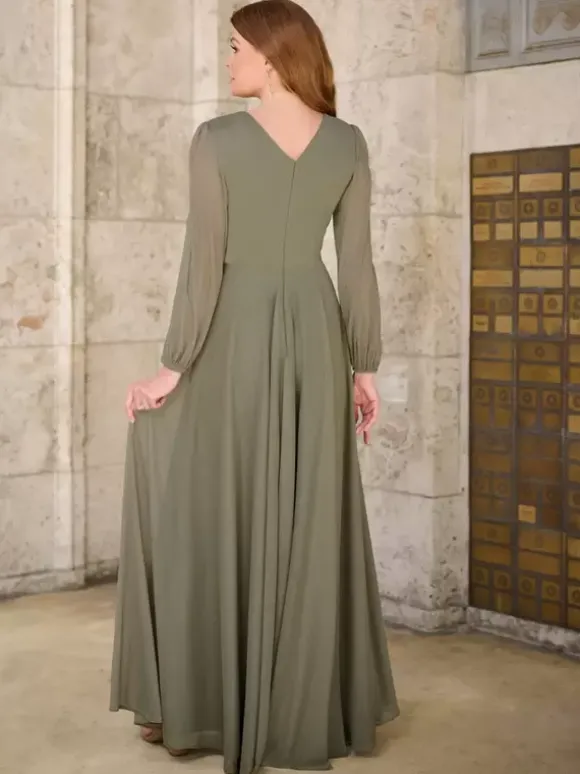 Robe mère de la mariée à col en V et manches longues avec appliques et longueur au sol