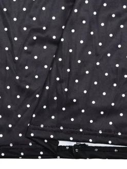 Robe noire cintrée et élégante à pois parfaite pour les sorties décontractées.