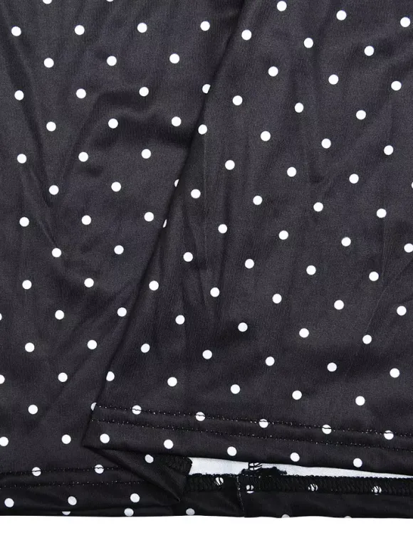 Robe noire cintrée et élégante à pois parfaite pour les sorties décontractées.