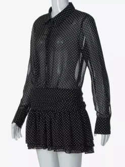 Robe noire décontractée mini plissée à manches longues et col en V pour une soirée en amoureux