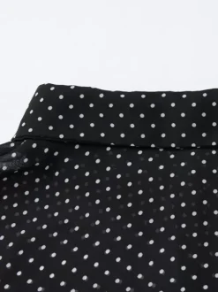 Robe noire décontractée mini plissée à manches longues et col en V pour une soirée en amoureux