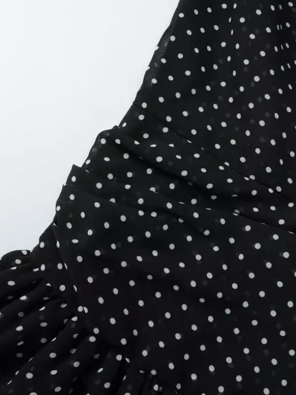 Robe noire décontractée mini plissée à manches longues et col en V pour une soirée en amoureux