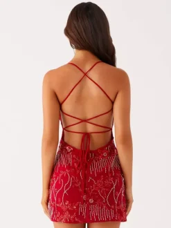 Robe orange cintrée et élégante ornée de sequins floraux parfaite pour les fêtes