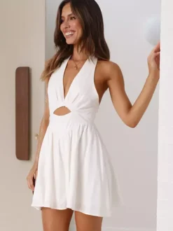 Robe patineuse mini dos nu à bretelles pour femme - Décolleté plongeant sur le devant dos nu et jupe-short fluide - Vacances d'été à la plage 2026