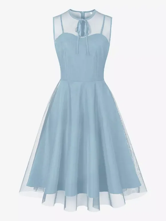 Robe rétro bordeaux transparente style années 50 sans manches col rond coupe rockabilly longueur moyenne.