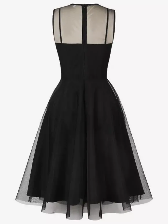 Robe rétro bordeaux transparente style années 50 sans manches col rond coupe rockabilly longueur moyenne.