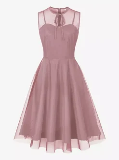 Robe rétro bordeaux transparente style années 50 sans manches col rond coupe rockabilly longueur moyenne.