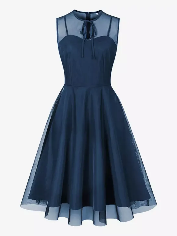 Robe rétro bordeaux transparente style années 50 sans manches col rond coupe rockabilly longueur moyenne.