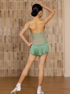 Robes de danse latine jaunes pour filles et adultes avec franges et coupe flatteuse.