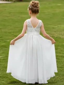 Robes de demoiselle d'honneur blanches en dentelle blanche sans manches à col bijou