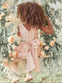 Robes de demoiselle d'honneur blanches en tulle ivoire sans manches à col bijou