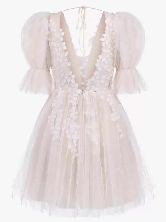 Robes de mariée courtes col en V manches courtes coupe trapèze en tulle