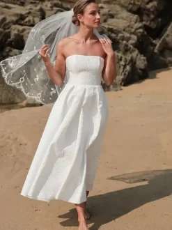 Robes de mariée courtes sans bretelles sans manches coupe trapèze longueur thé