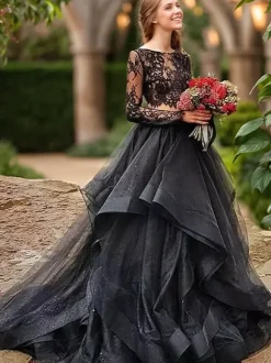 Robes de mariée fidèles noires Silhouette de princesse manches longues en Tulle découpé avec traîne robe de mariée