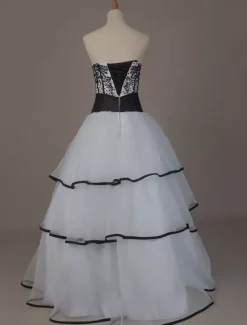 Robes de mariée noires Robe de princesse silhouette sans manches en dentelle organza à traîne Robe de mariage