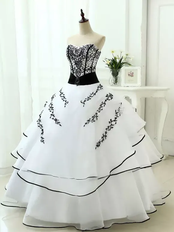 Robes de mariée noires Robe de princesse silhouette sans manches en dentelle organza à traîne Robe de mariage