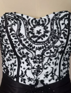 Robes de mariée noires Robe de princesse silhouette sans manches en dentelle organza à traîne Robe de mariage